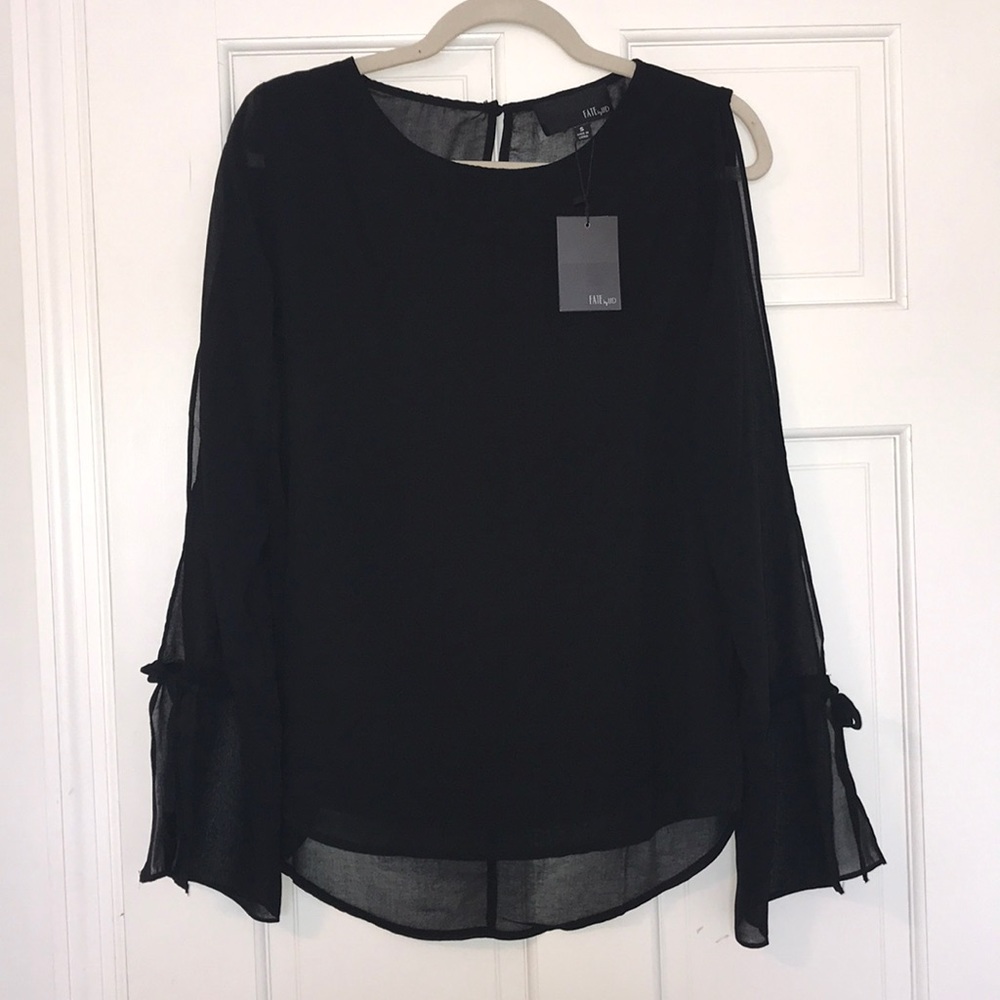 Elegant Slit Sleeve Black  Top - Picture 3 of 4